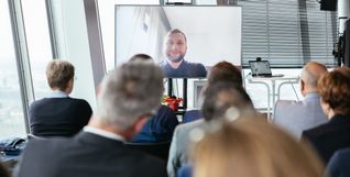 Maurice Schmidt grüßte per Videobotschaft vom Welcuß aus Pisa. Bild: Jost
