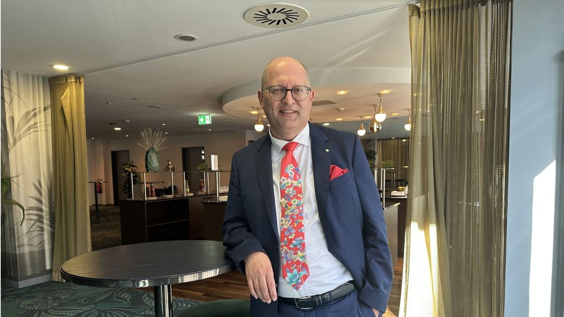 Lehrerpräsident Stefan Düll argumentiert, auch der kluge Umgang mit Instagram und TikTok müsse erlernt werden.