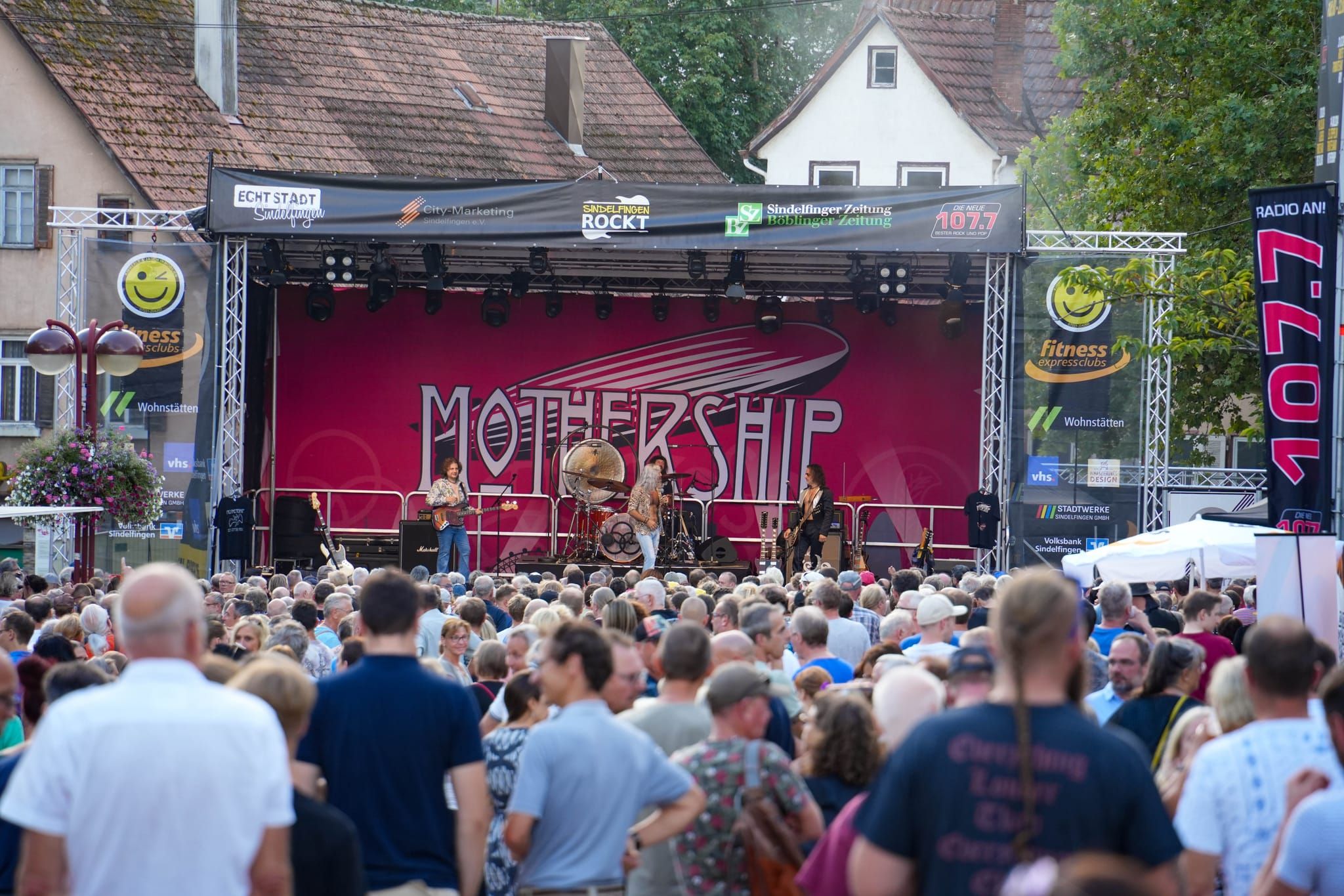 Gute Laune und fette Rocksongs von Led Zeppelin bei Sindelfingen rockt mit der Band "Mothership".