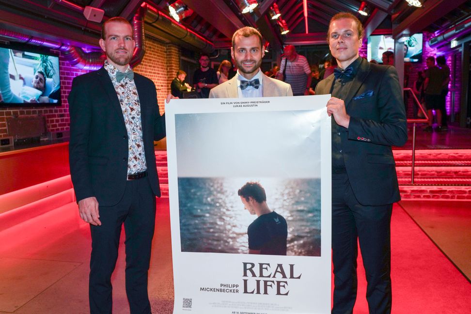 Weltpremiere des Filmes „Philipp Mickenbecker – Real Life“ am 20. September 2023 in den Böblinger Kinos (von links): Regisseur Lukas Augustin, Produzent Andrea di Meglio, Co-Regisseur Alexander Zehrer.   Bild: Dettenmeyer Media/z