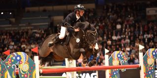 Trotz einer Erkältung  seines Pferdes Prinz Paolino schafft es der Schönaicher bei den German Masters ins Stechen. 	Bild: Häusler