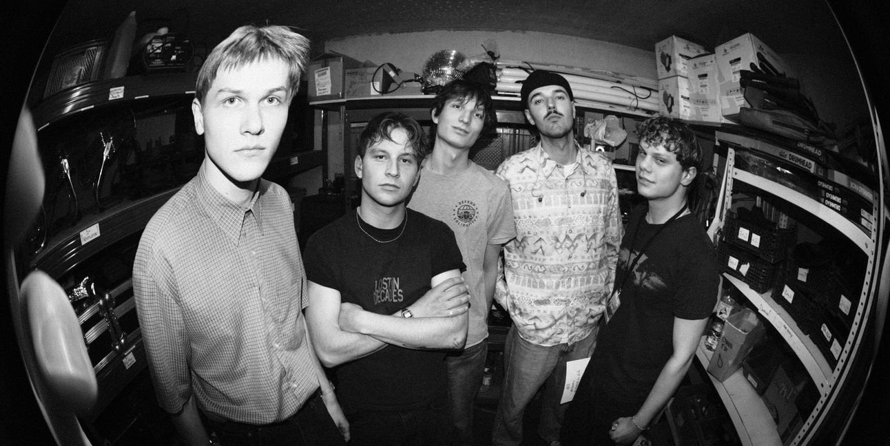 Doppelkonzert im Pavillon Sindelfingen mit Jakob Longfield und der Band kleinstadt.