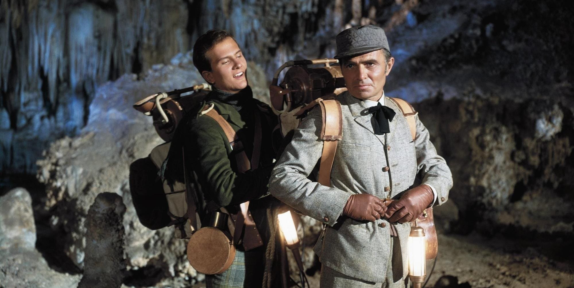 Das Team von James Mason wagt „Die Reise zum Mittelpunkt der Erde“.