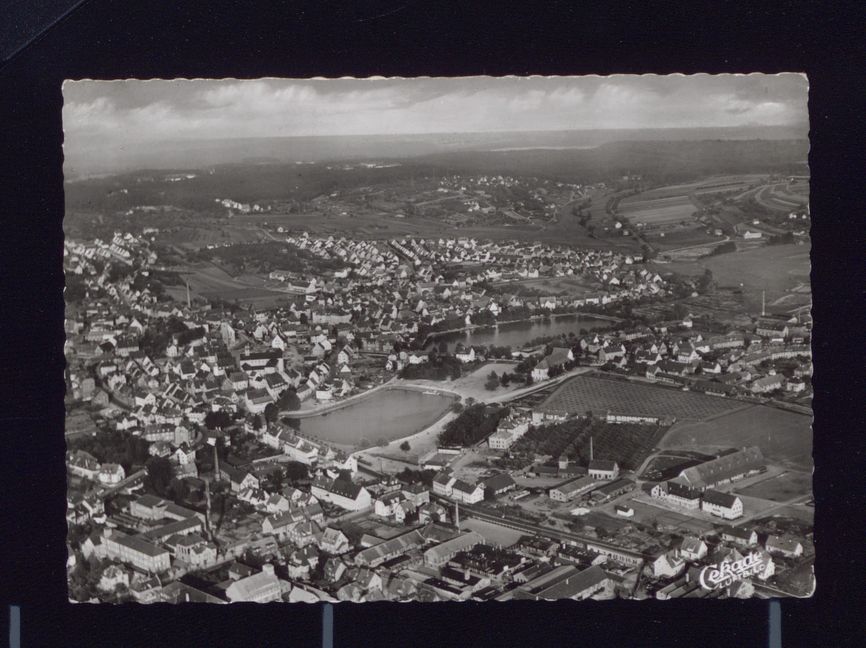 Blick von Westen auf die Stadt bis zum Schönbuch mit Industriegebiet zwischen Bahnhofstraße und Herrenberger Straße im Vordergrund; Südseite Seeufer Unterer See noch nicht angelegt.