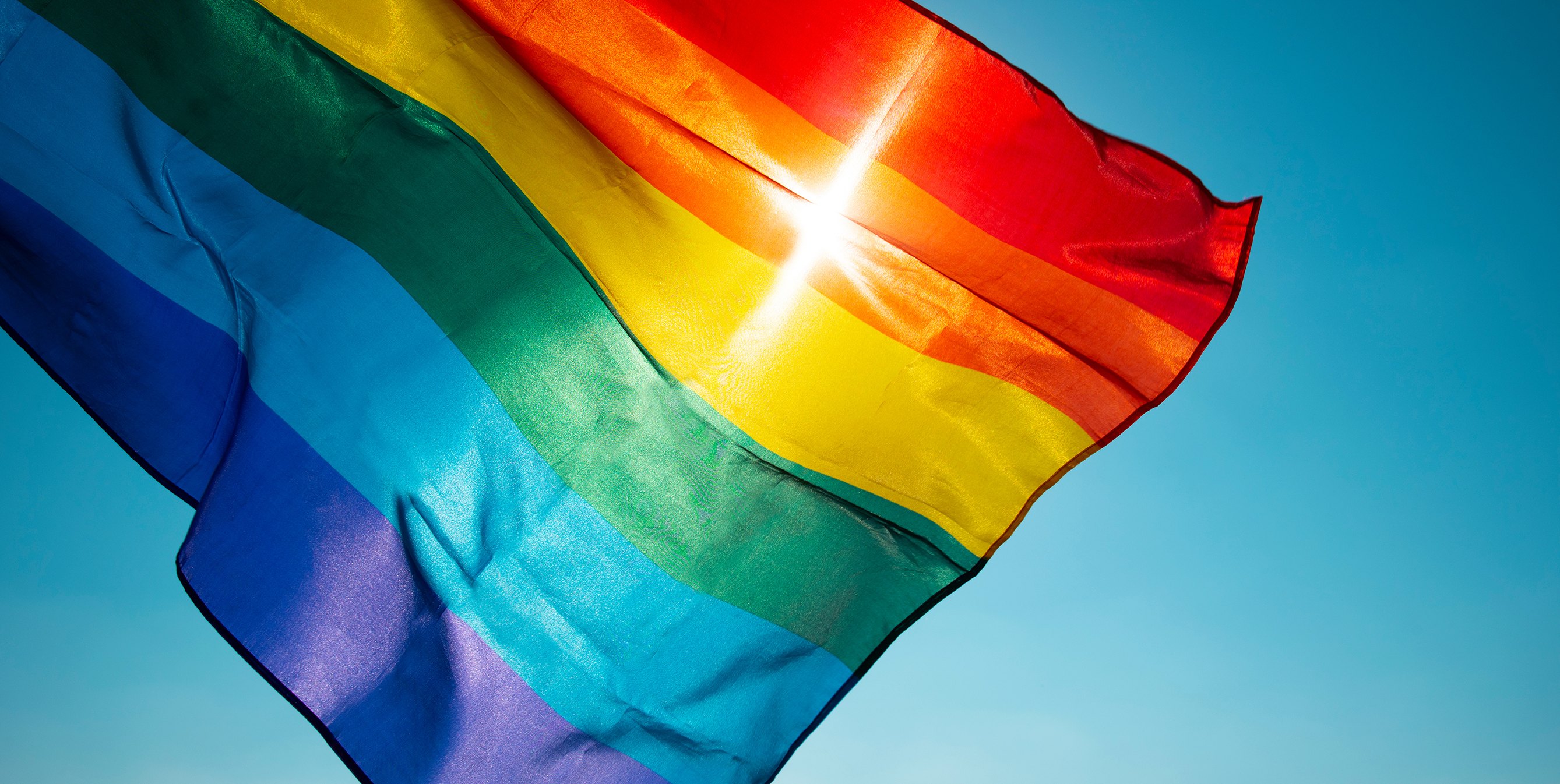 Zeichen für Vielfalt und Gleichberechgtigung: die Regenbogenfahne.