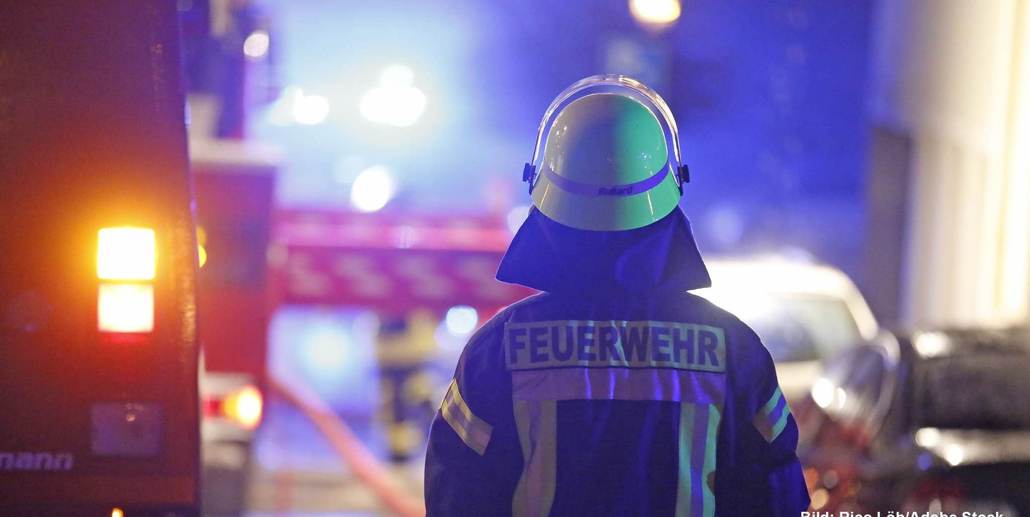 Der Sachschaden beläuft sich auf mindestens 100 000 Euro.
