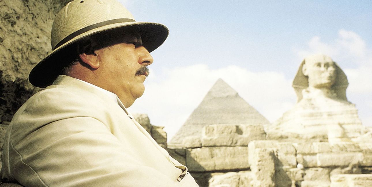 Peter Ustinov grübelt über den „Tod auf dem Nil“.