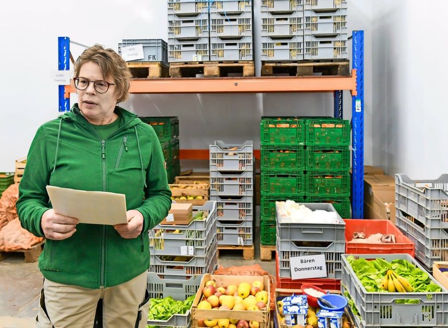 Vieles ist schon geordert für die Feiertage in der Futterküche der Wilhelma.