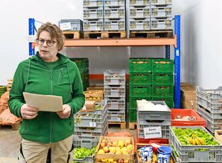 Vieles ist schon geordert für die Feiertage in der Futterküche der Wilhelma.