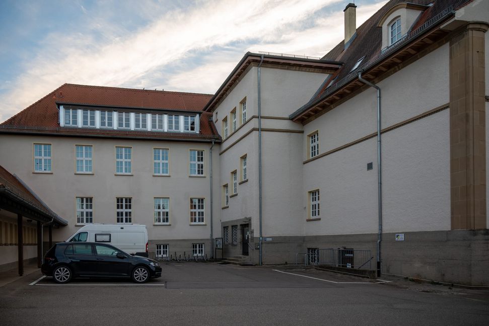 Die unter Denkmalschutz stehende Fronäckerschule wird aktuell von verschiedenen Vereinen genutzt.