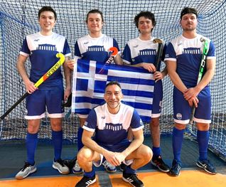 Matteo Panagis (hinten rechts) und Konstantin von der Mülbe (links daneben) im Trikot des griechischen Nationalteams.