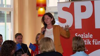 Die Vizepräsidentin des EU-Parlaments Katarina Barley bei ihrem Auftritt im s‘Café.