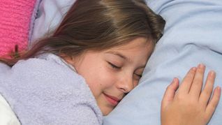 Nahrungsergänzungsmittel mit Melatonin können  Kindern das Einschlafen erleichtern – aber der Gesundheit schaden.