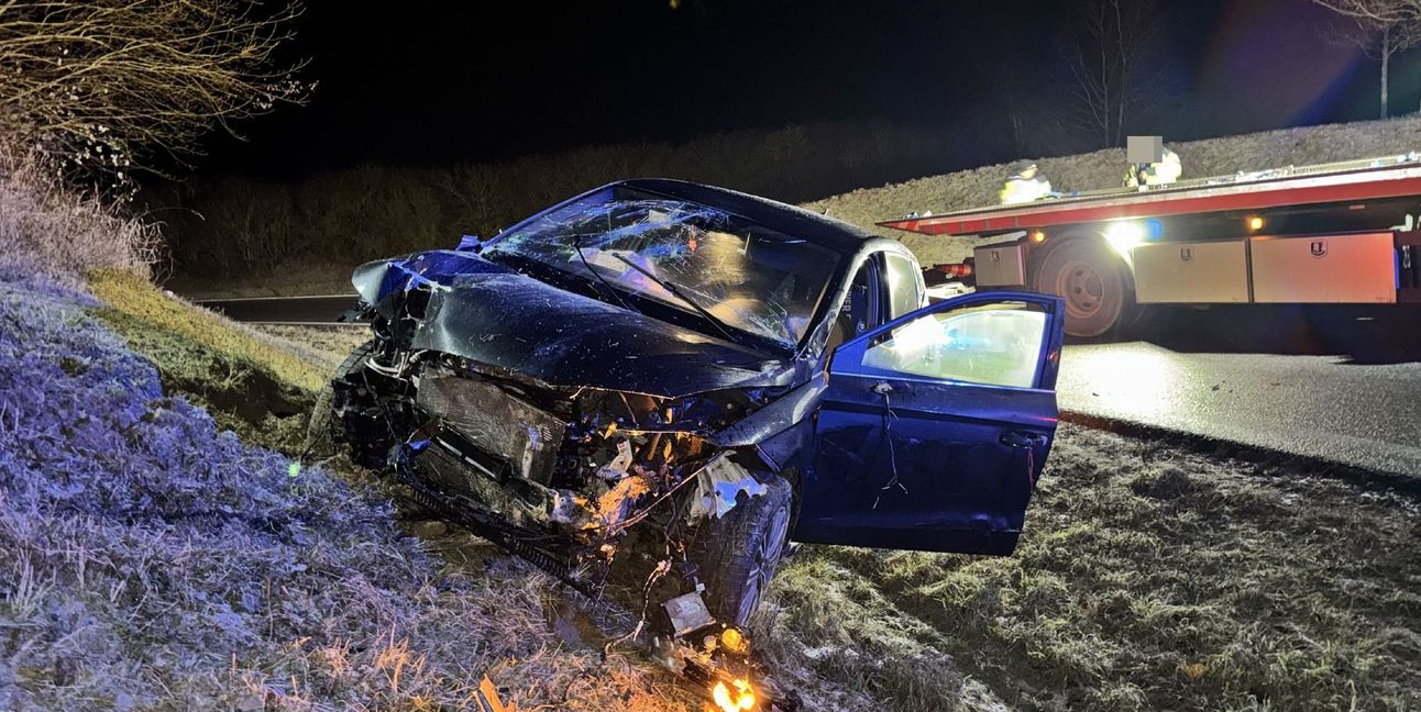 Bei der Autobahnauffahrt bei Rutesheim kam der Seat von der Fahrbahn ab.