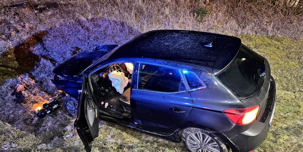 Bei der Autobahnauffahrt bei Rutesheim kam der Seat von der Fahrbahn ab.