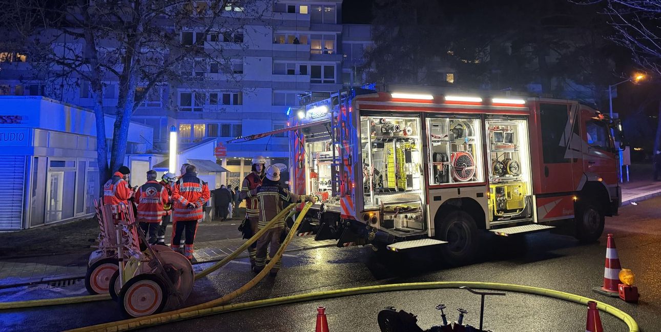 In der Silvesternacht hatte die Sindelfinger Feuerwehr alle Hände voll zu tun.