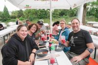 Gute Laune und kulinarische Vielfalt auf dem Teller.