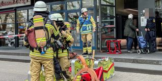 Die Sindelfinger Feuerwehr löschte den Schacht, aus dem der Rauch kam.