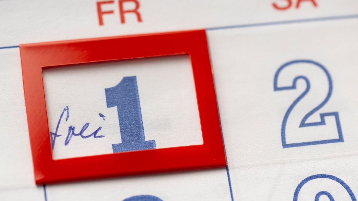 Freitags immer frei - eine kürzere Wochenarbeitszeit wünschen sich viele Arbeitnehmer. (Symbolbild)