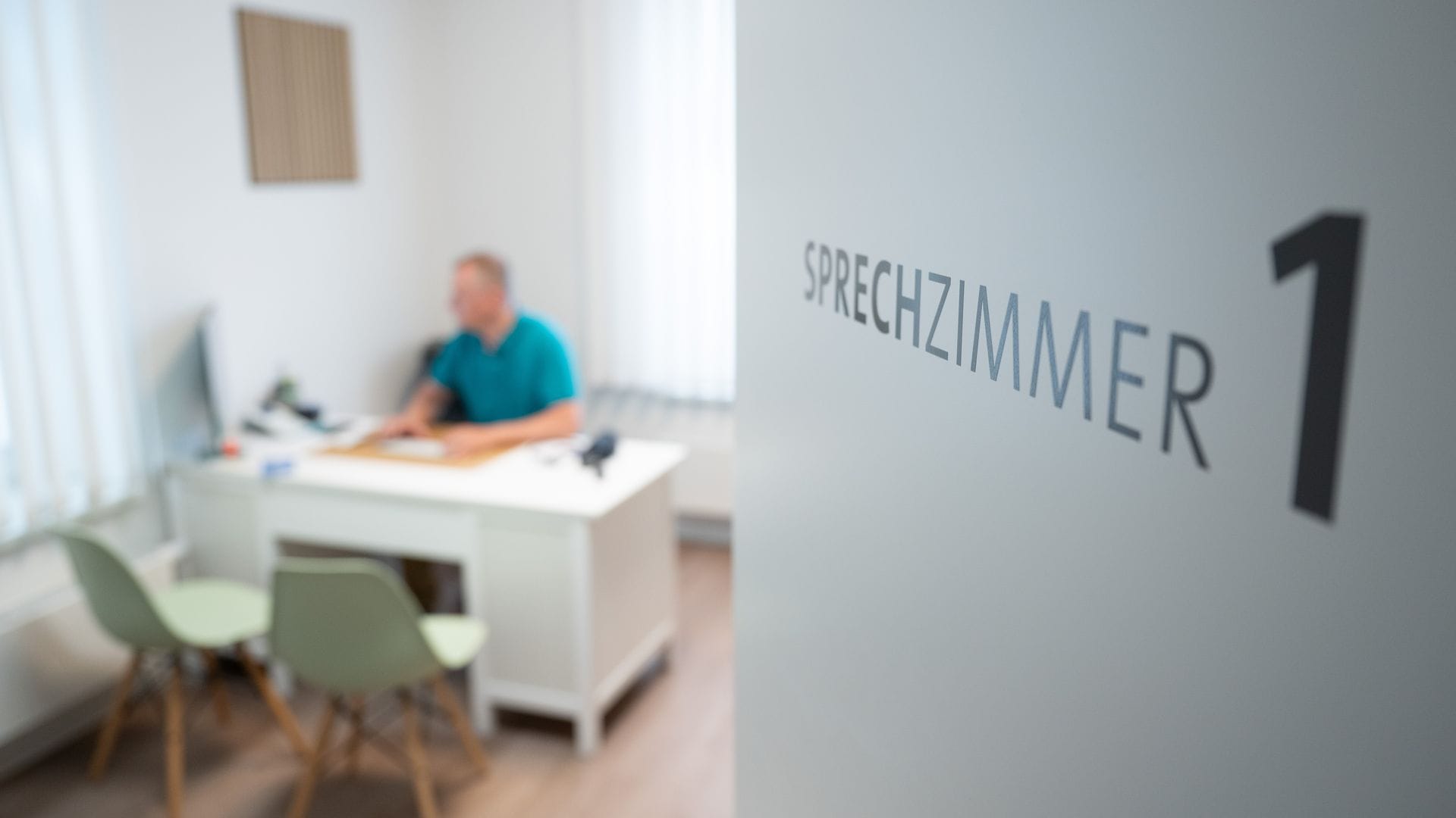 Unter anderem beim Arztbesuch wird das "Sie" häufig weiterhin gepflegt. (Symbolbild)