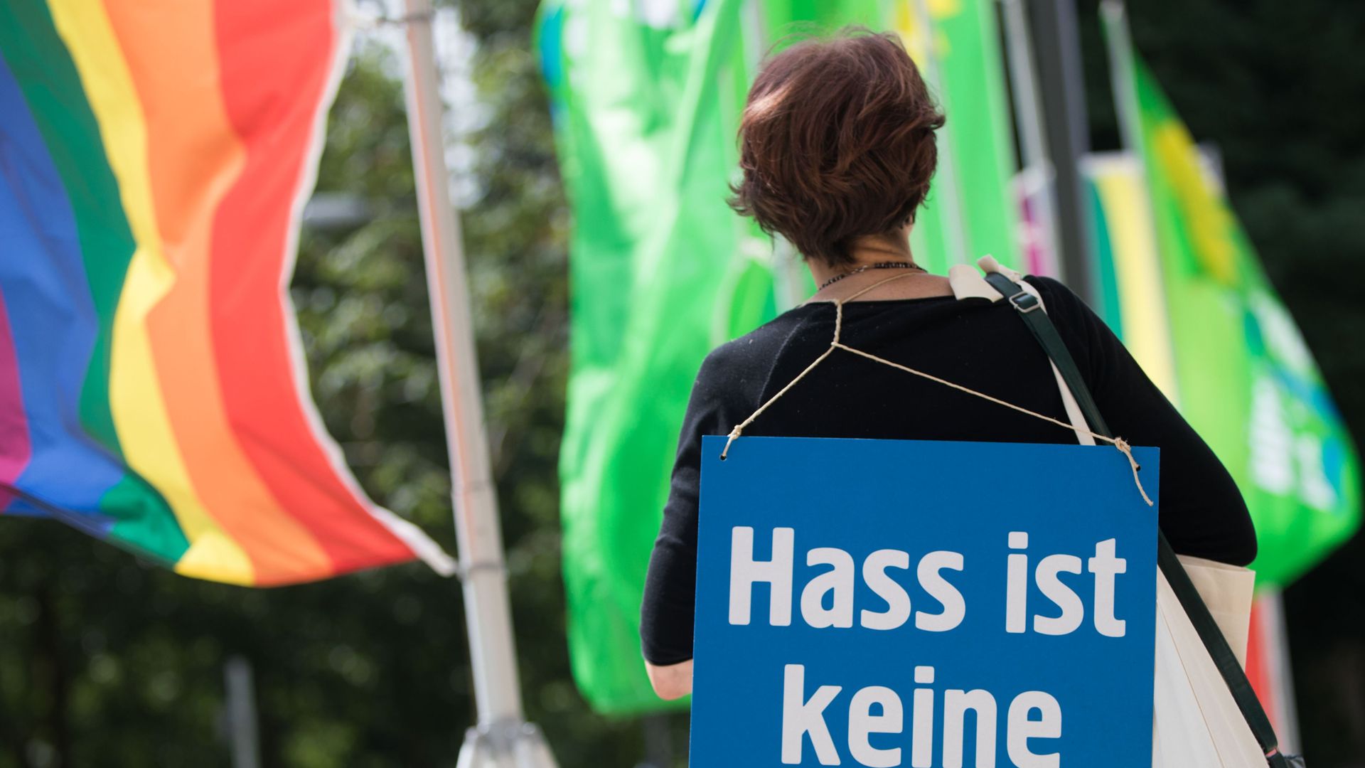 Die Landesregierung macht sich seit einigen Jahren gegen Hass und Hetze im Netz stark.