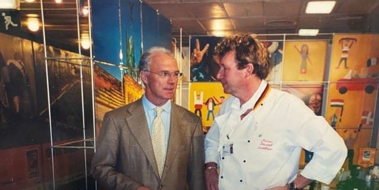 Auf Augenhöhe: Franz Beckenbauer mit Manne Hämmerle.