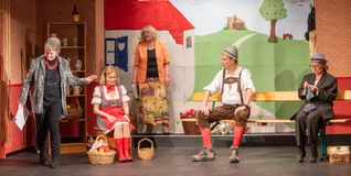 Auf dem Mosthof wird Theater gespielt.