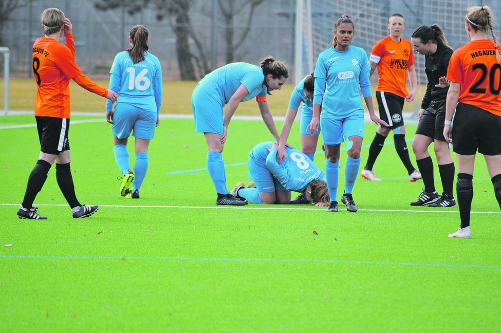 Autsch, das tat weh: Die 0:2-Heimniederlage gegen den Hegauer FV verursachte bei Eva Bahm und den VfL Sindelfingen Ladies Schmerzen. Bild: Zvizdiç