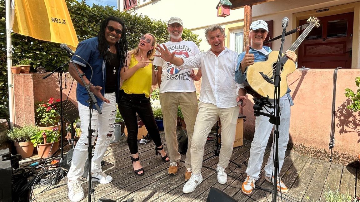Hat die SWR1 Band ein neues Mitglied gewonnen? John Noville, Annette Ehrlich, Joachim Obenaus, Stephan Randecker und Joe Langel (von links).     Bild: SWR, Laura Zacharias