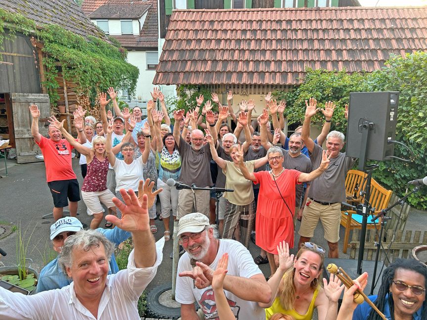 Unten, von links: Joe Langel (verdeckt), Stefan Randecker, Joachim Obenaus, Annette Ehrlich, John Noville.