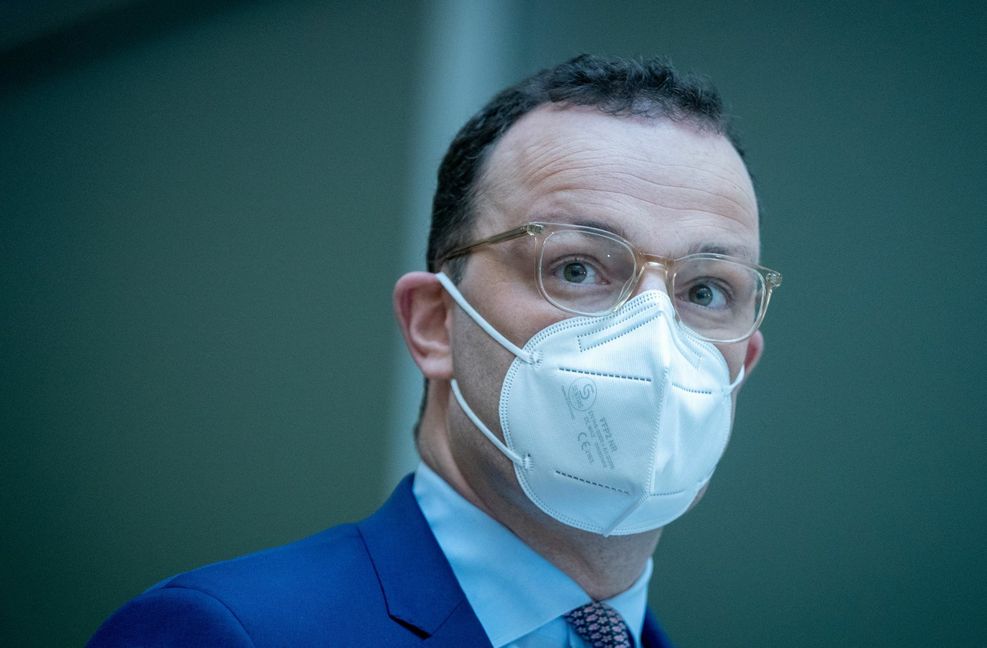 Jens Spahn weist die Kritik zurück – und prüft dennoch Verbesserungen.  Foto: dpa/Kay Nietfeld