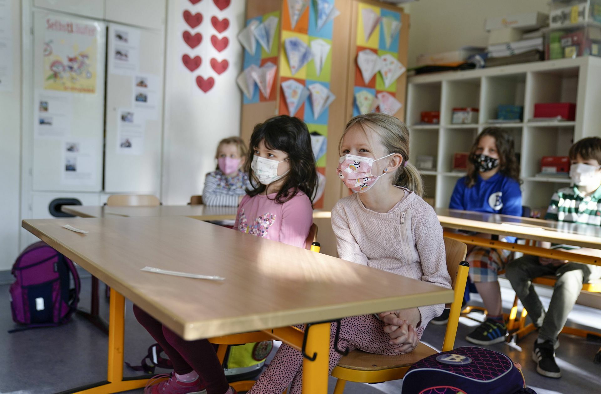 Lieber mit Maske als gar nicht: Die Nationale Akademie der Wissenschaften wirbt dafür, am Präsenzunterricht festzuhalten.
 Foto: imago/Political-Moments