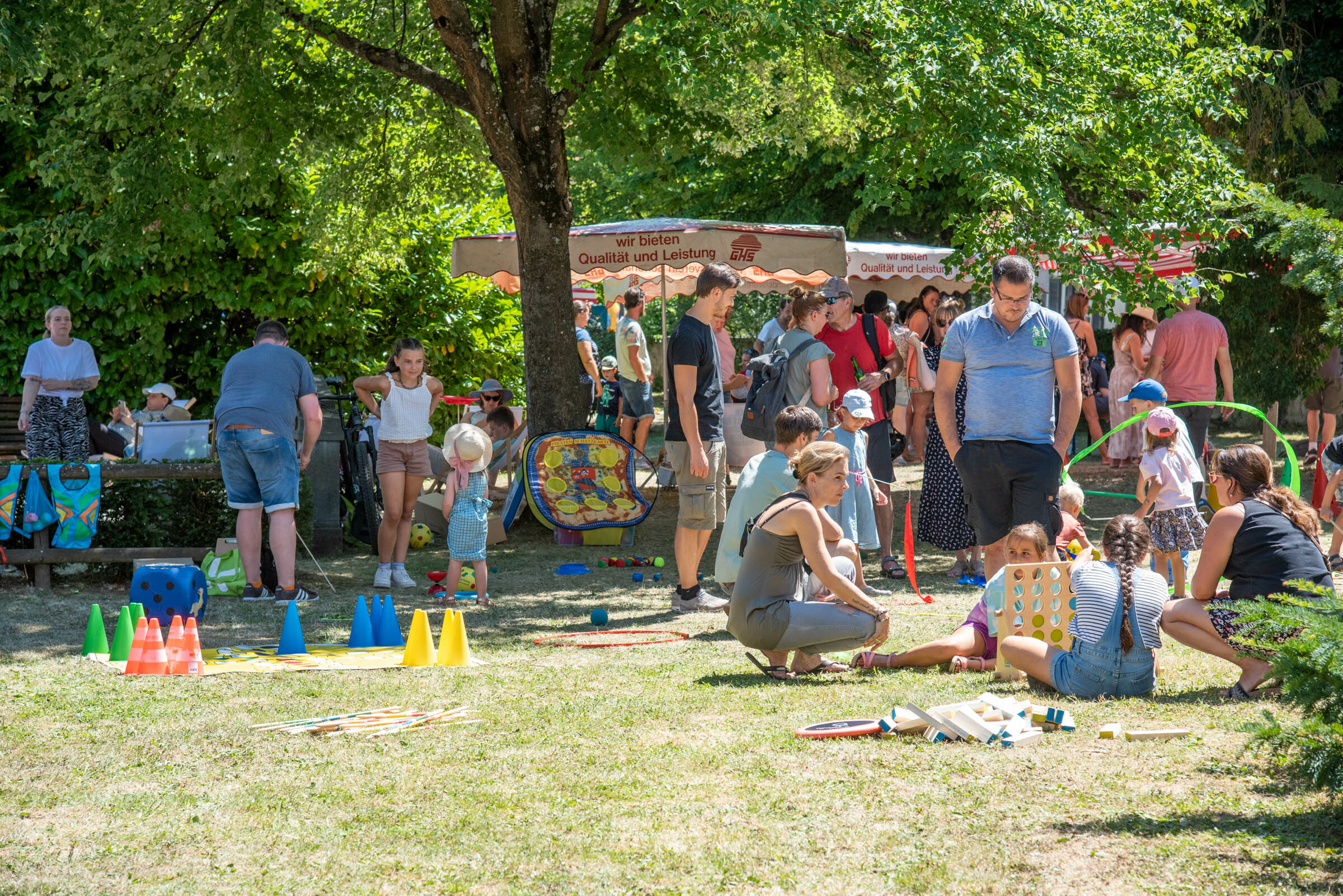 Spielerisch ging es im Holzgerlinger Stadtpark zu.                  Bild: Nüßle