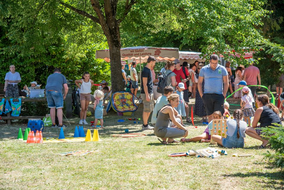 Spielerisch ging es im Holzgerlinger Stadtpark zu. Bild: Nüßle