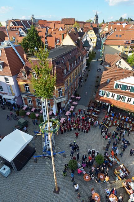Veranstaltungen der Vereine, wie zum Beispiel die Mai-Hocketsen, sind ausgefallen. Die Stadt greift den Vereinen jetzt wegen der Kosten unter die Arme. Bild: Stampe/A