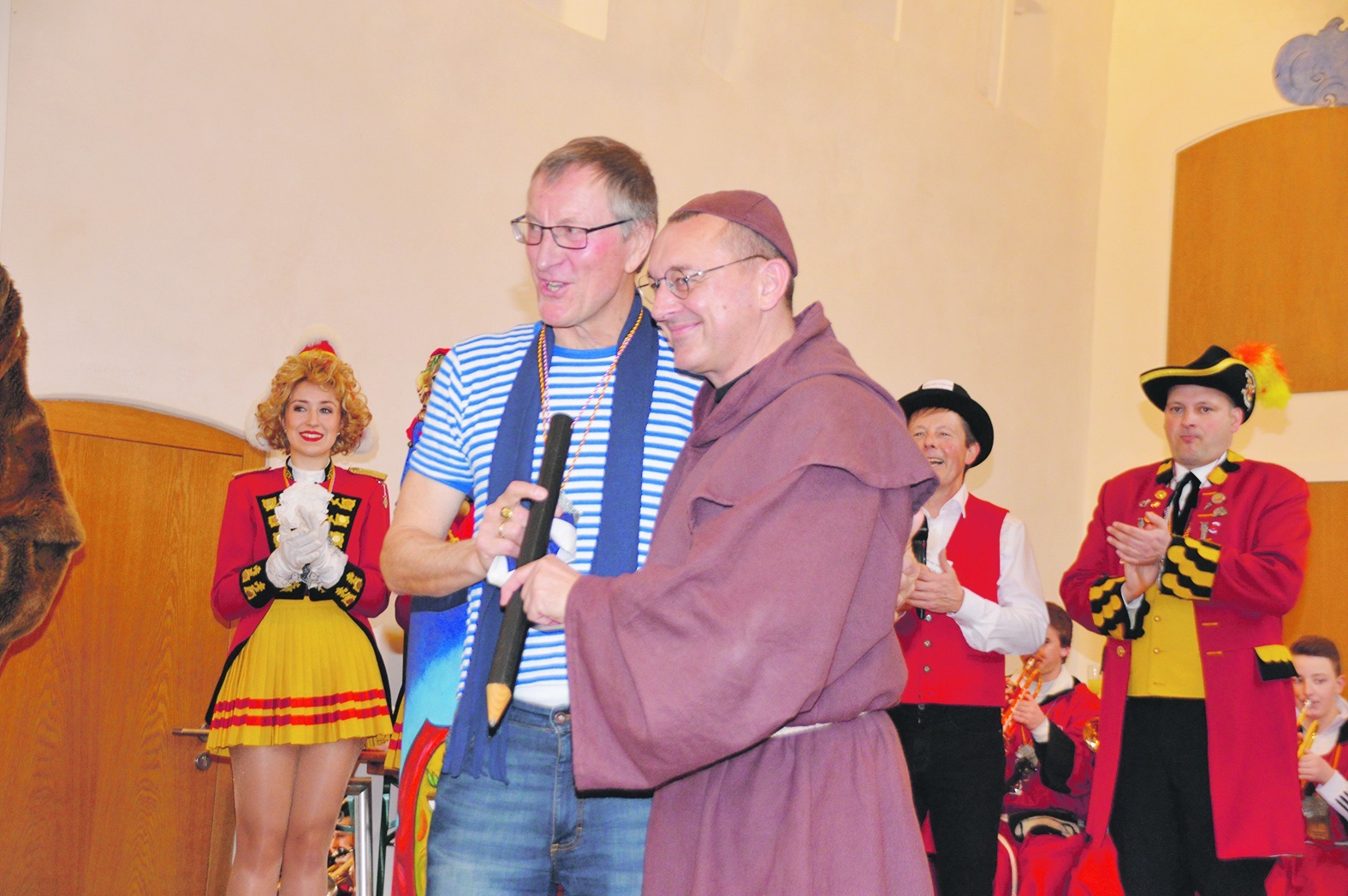 Landrat Roland Bernhard mit dem schwarzen Schreiber. Rechts: Thilo Schreiber.