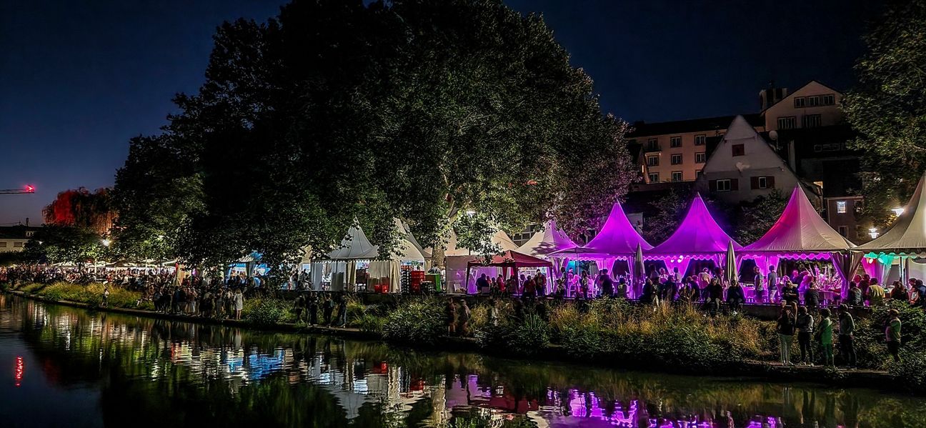 Am Mittwoch, 19. Juli beginnt Schlemmen am See. Dann laden die weißen Zelte wieder zum kulinarischen Genuss ein. Bild: Dettenmeyer/A
