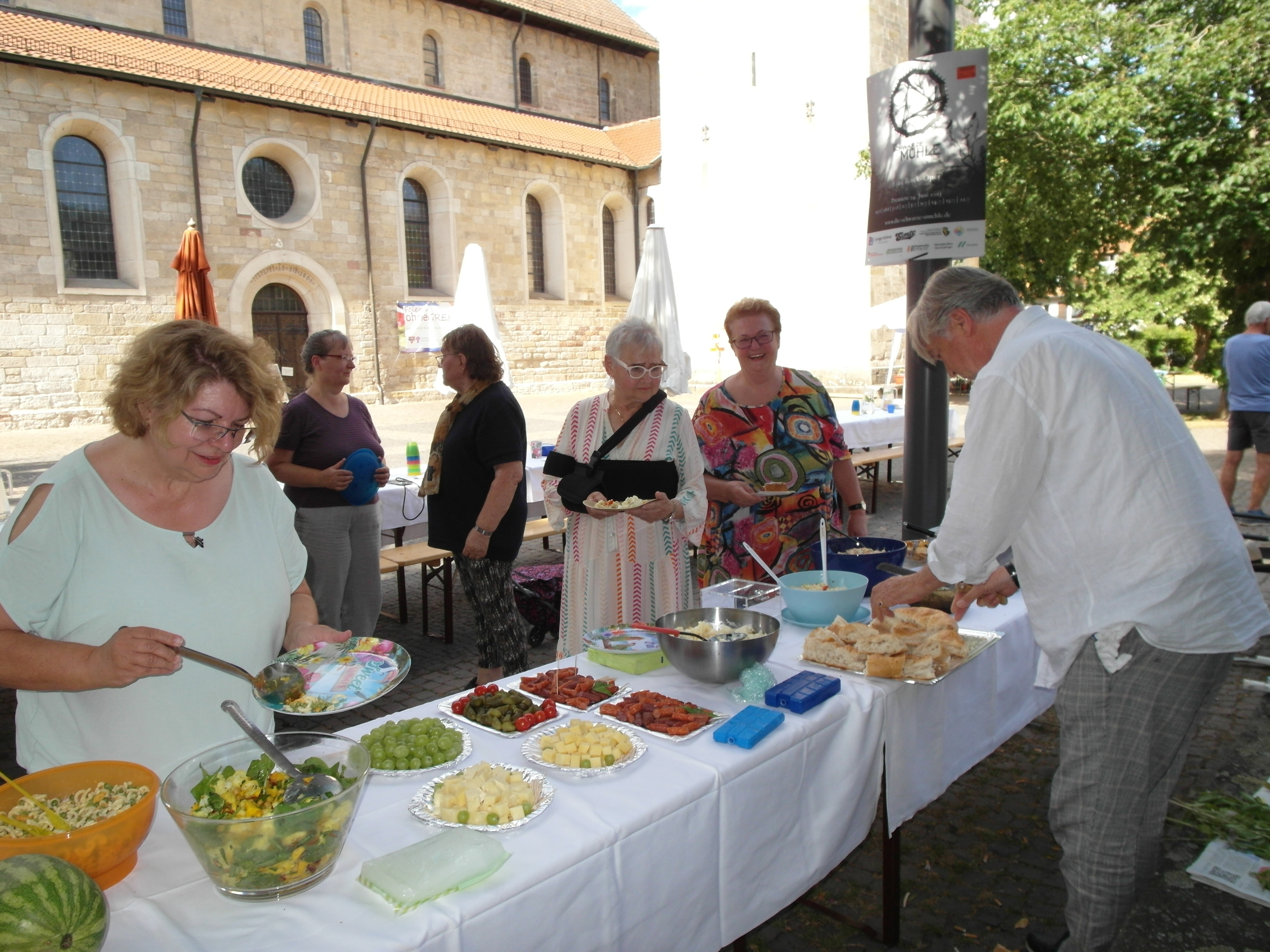 Gemeinsames Essen und Trinken verbindet Menschen. Bild: Staber