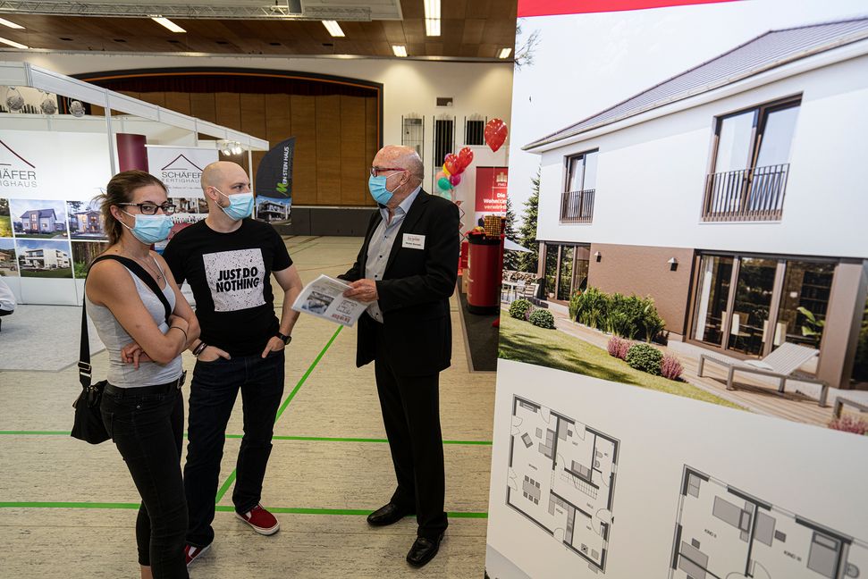 Zwei Tage lang stehen in der Nagolder Stadthalle um Wohnen und Bauen im Fokus.      Bild: Richter