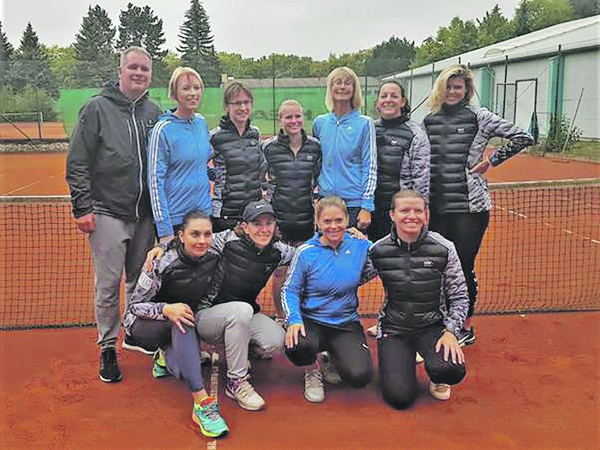 Cheftrainer Peter Zuleck, Dani Götz, Annette Igney-Oertel, Nicole Steinhilber, Martina Trvdon, Nadine Kalweit, Vroni Danner (hinten von links), Barbara Ackermann, Ana Bopst, Dani Kleiner, Sylva Himper (vorne von links). Bild: z