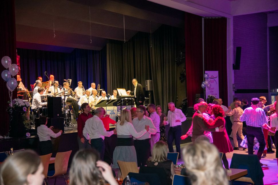 Rumba, Tango, Chacha und auch Foxtrott
