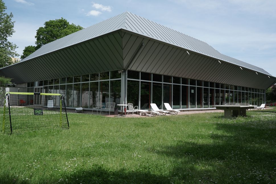 Die Bestandsgarantie für das Gartenhallenbad Maichingen (Foto) und das Klostergarten-Bad wird erneuert, die Zuschüsse für die Bäder steigen. Bild: Archiv