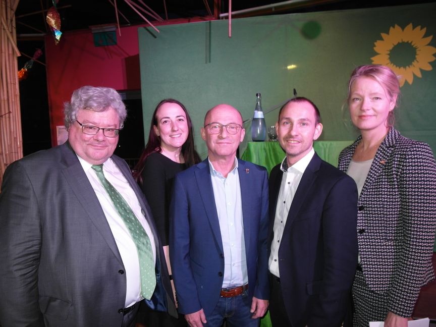 Reinhard Bütikofer (Europaabgeordneter), Franziska Deutschle (Kreisvorsitzende), Dr. Bernd Murschel
(Landtagsabgeordneter), Dr. Stefan Belz (Oberbürgermeister), Thekla Walker (Landtagsabgeordete).