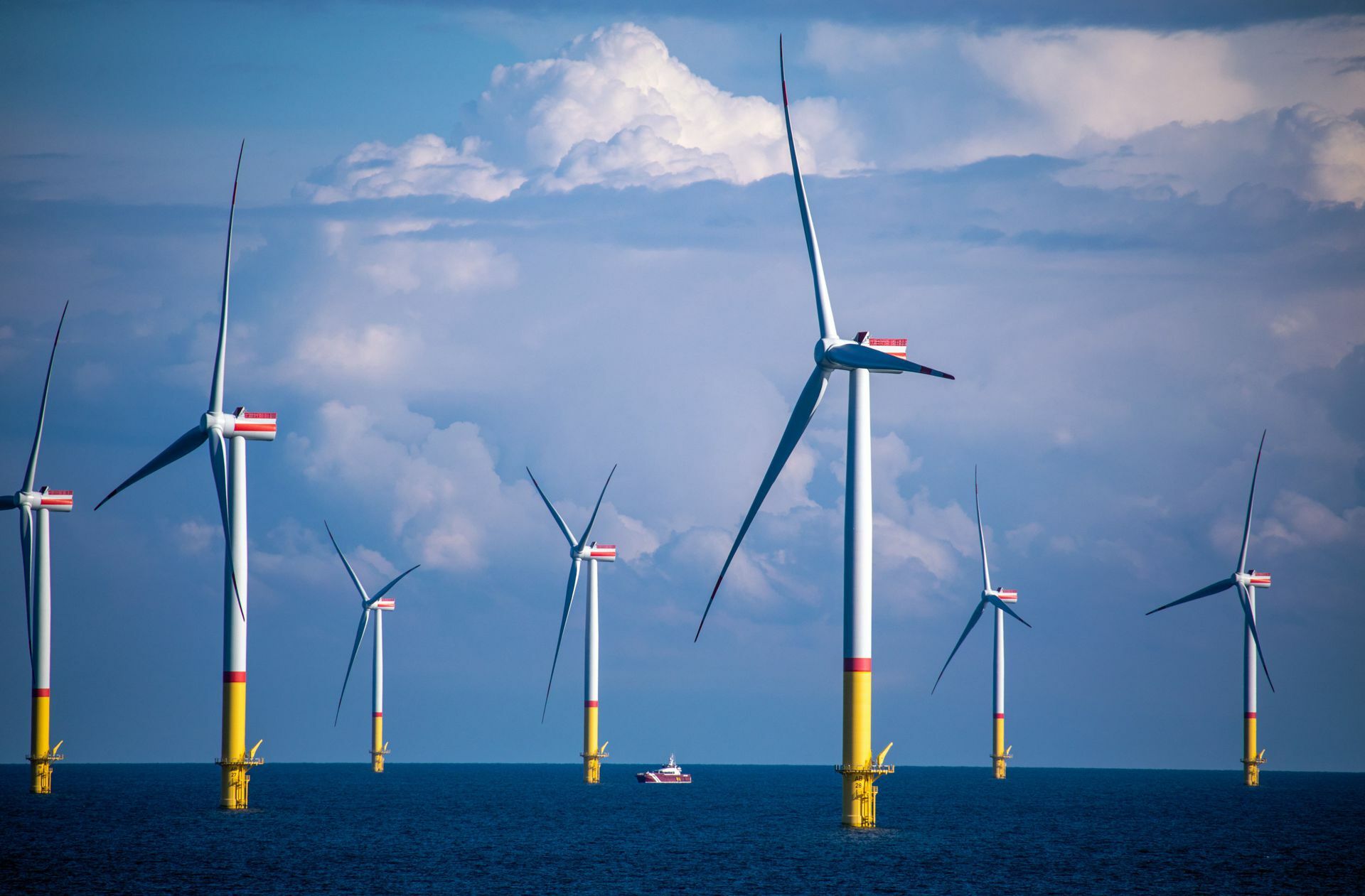 Länder mit hohem Anteil von Erneuerbaren in der Energieerzeugung blicken  derzeit zufrieden auf  niedrige Strompreis.