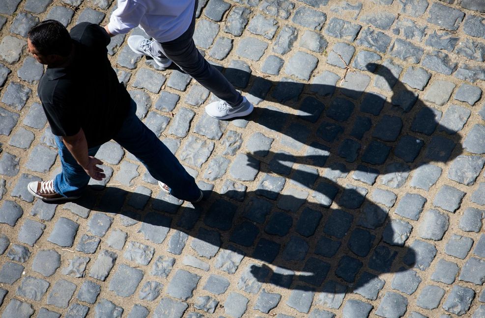 Der Weg zum Händchenhalten führt oft über Singlebörsen.