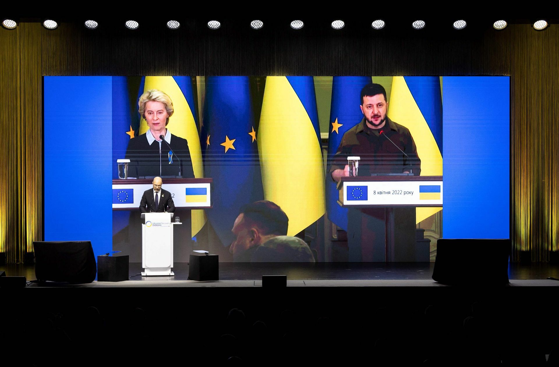 In der Schweiz berät die Staatengemeinschaft über den Wiederaufbau der Ukraine.