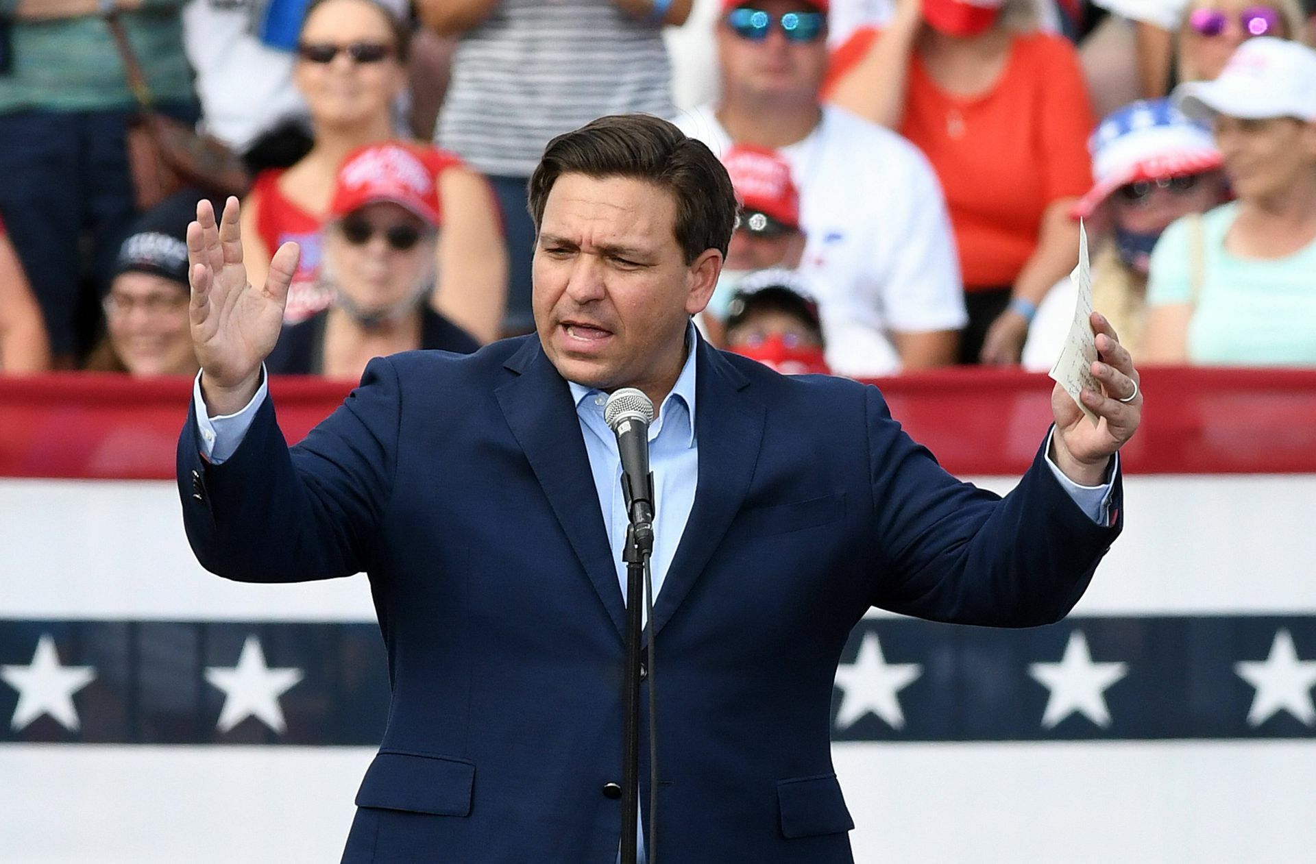 Anders als  Donald Trump spricht Ron DeSantis in ganzen Sätzen, interessiert sich für Details und arbeitet diszipliniert.
