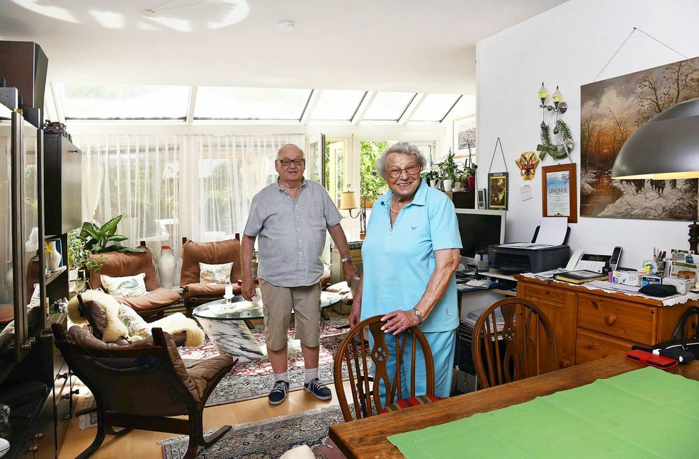 Karin und Franz-Josef  in ihrer Wohnung in Berlin, durch deren Untergeschoss eine Autobahn verläuft.
 Foto: Lipicom// H. Ebner