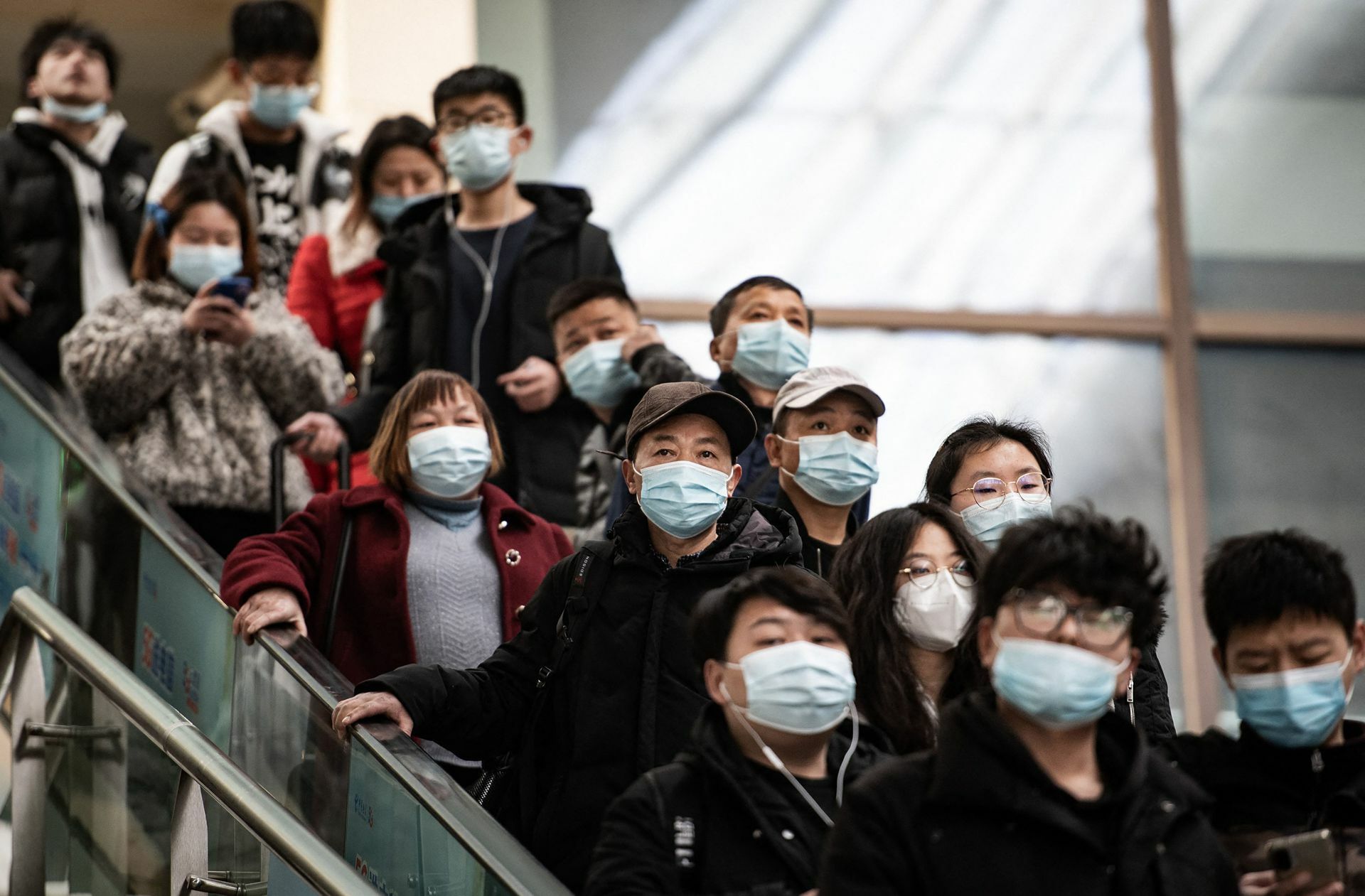 Die Menschen in Wuhan tragen immer noch überall Maske – obwohl das Pandemiegeschehen dort gleich null ist.