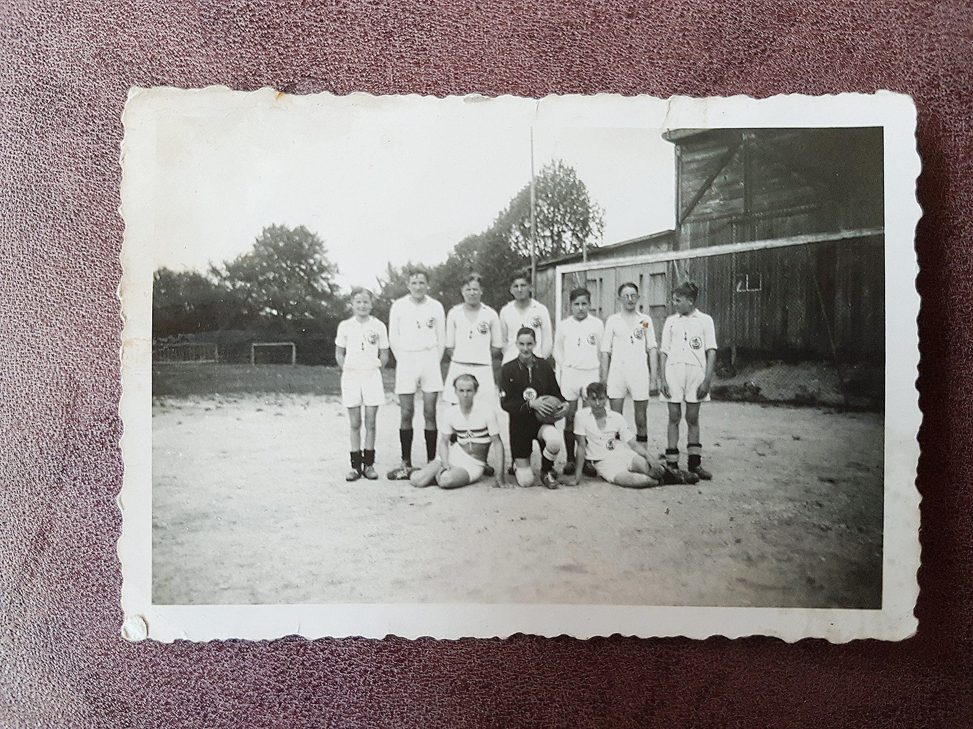 Alfred Wagner (hinten, Dritter von links) mit der Sindelfinger B-Jugend von 1944. Das Bild entstand an den Buchen in Magstadt. Außerdem auf dem Bild: Heinz Nörrlinger, Heinz Dinkelacker, Helmut Hetzel, Hans Dinkelacker, Kurt Finkbeiner und Alfred Proß (hinten von links), Heinz Wiedmaier, Rolf Nissler und Helmut Noll (vorne von links)